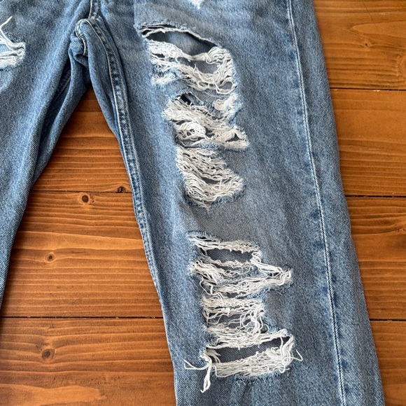 Men's Relaxed Fit Distressed Denim Jeans - Picture 3 of 11